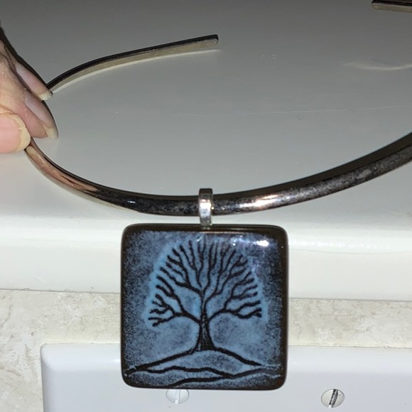 Silver-Tone Metal Collar Necklace With Blue & Black Tree Pendant - Picture 2 of 9